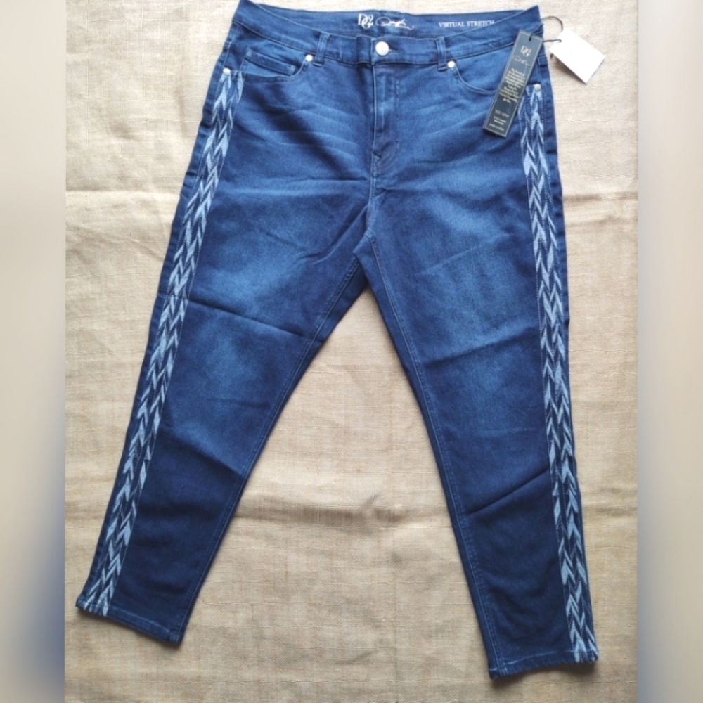 DG2 Diane Gilman Virtual Stretch crop jeans embellished side seams. 16PW